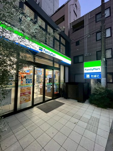 【コンビニエンスストア】ファミリーマート湊二丁目店まで686ｍ