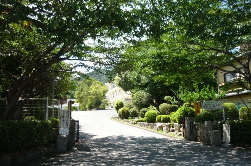 【小学校】大津市立長等小学校まで1515ｍ
