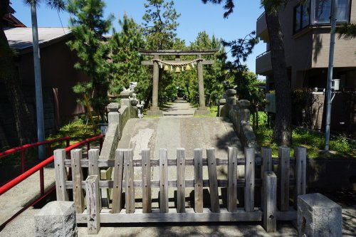 【その他】鶴嶺八幡宮まで484ｍ