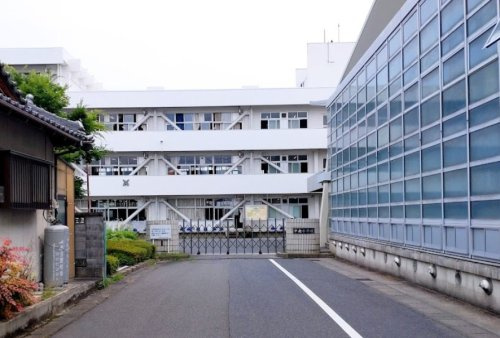 【小学校】羽島市立中央小学校まで915ｍ