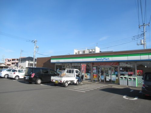 【コンビニエンスストア】ファミリーマート　元吉田町店まで715ｍ