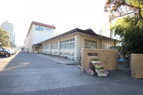 【中学校】鹿児島市立伊敷中学校まで558ｍ