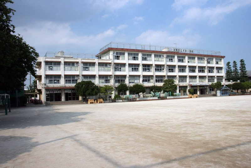 【小学校】練馬区立泉新小学校まで320ｍ