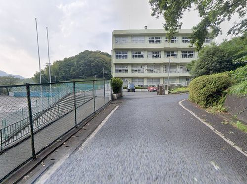 【小学校】厚木市立上荻野小学校まで1487ｍ