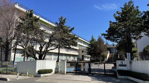 【小学校】春日部市立緑小学校まで696ｍ