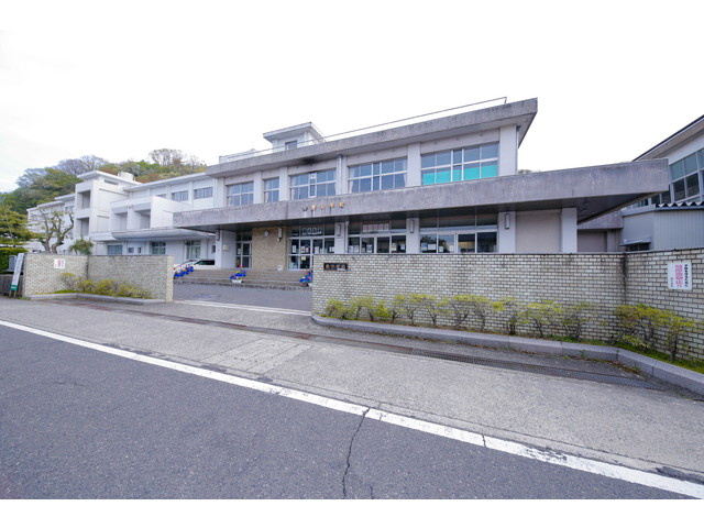 【小学校】豊小学校まで1060ｍ