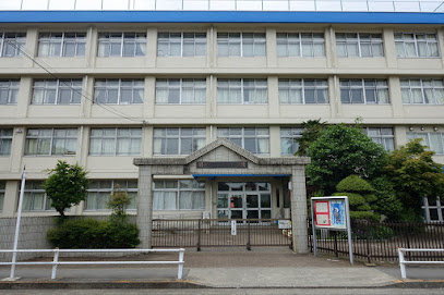 【小学校】羽村市立小作台小学校まで348ｍ