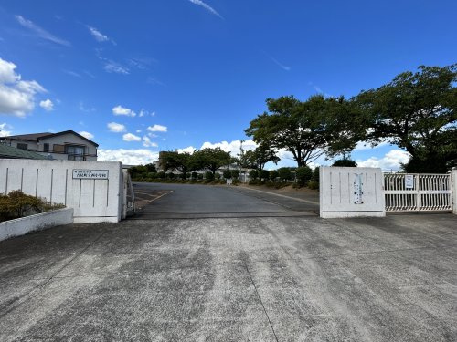 【小学校】吉見町立西小学校まで2000ｍ