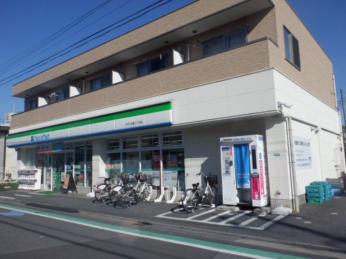 【コンビニエンスストア】ファミリーマート　江戸川松島二丁目店まで742ｍ