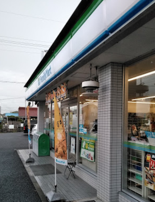 【コンビニエンスストア】ファミリーマート　小牧篠岡店まで350ｍ