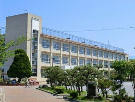 【小学校】平塚市立港小学校まで976ｍ