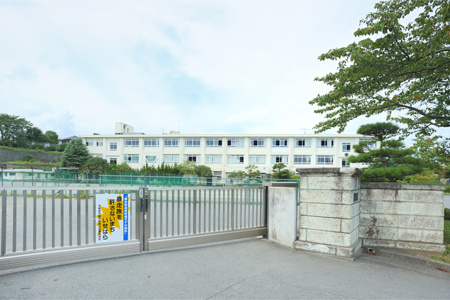 【中学校】伊勢原市立成瀬中学校まで2259ｍ