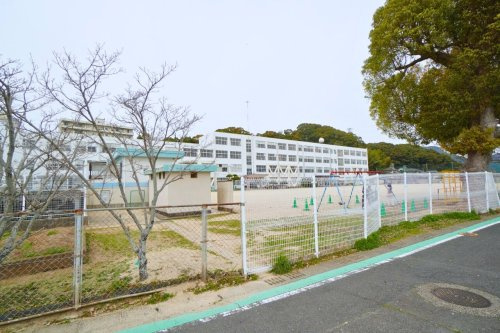 【小学校】佐世保市立天神小学校まで850ｍ