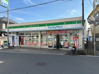 【コンビニエンスストア】ファミリーマート　五香駅東口店まで554ｍ