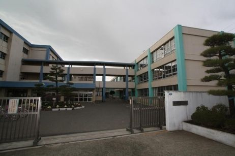 【小学校】茅ヶ崎市立　香川小学校まで555ｍ