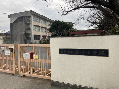 【小学校】泉南市立砂川小学校まで560ｍ