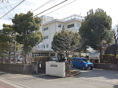 【中学校】平塚市立山城中学校まで884ｍ