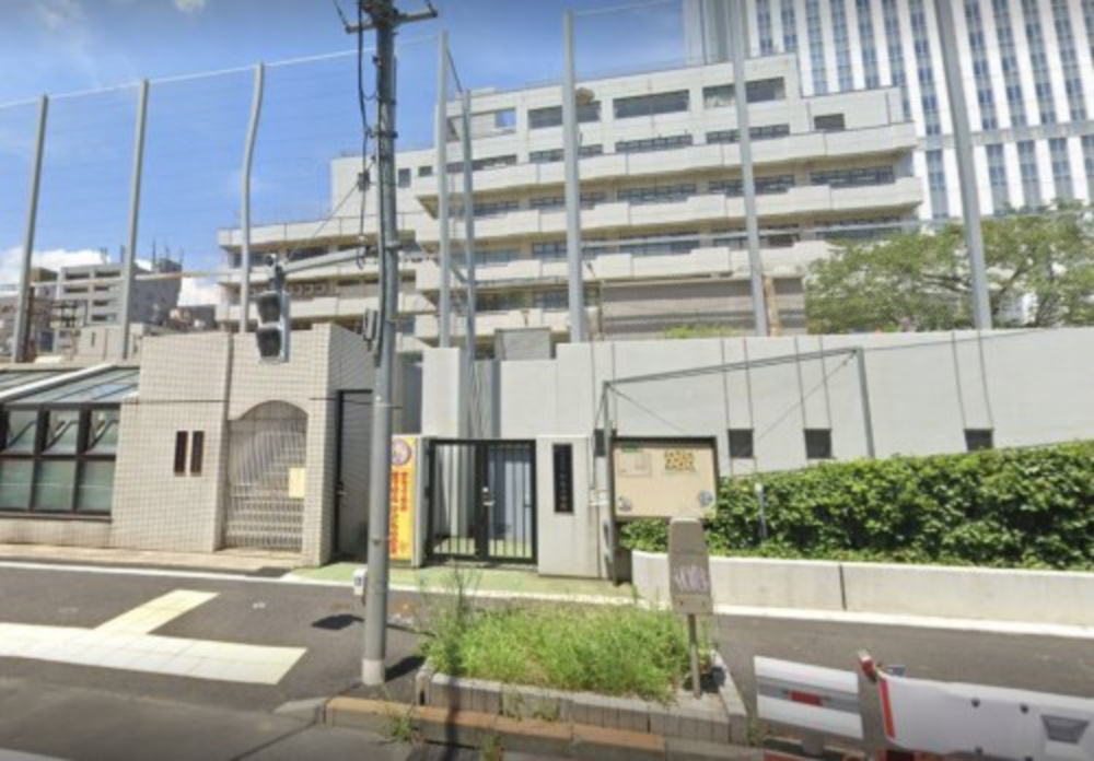 【小学校】和泉小学校まで595ｍ