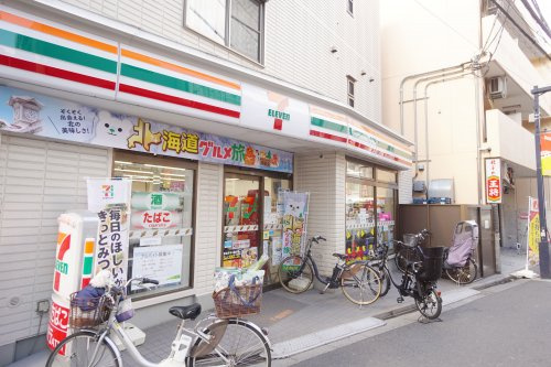 【コンビニエンスストア】セブンイレブン　渋谷初台1丁目店まで243ｍ