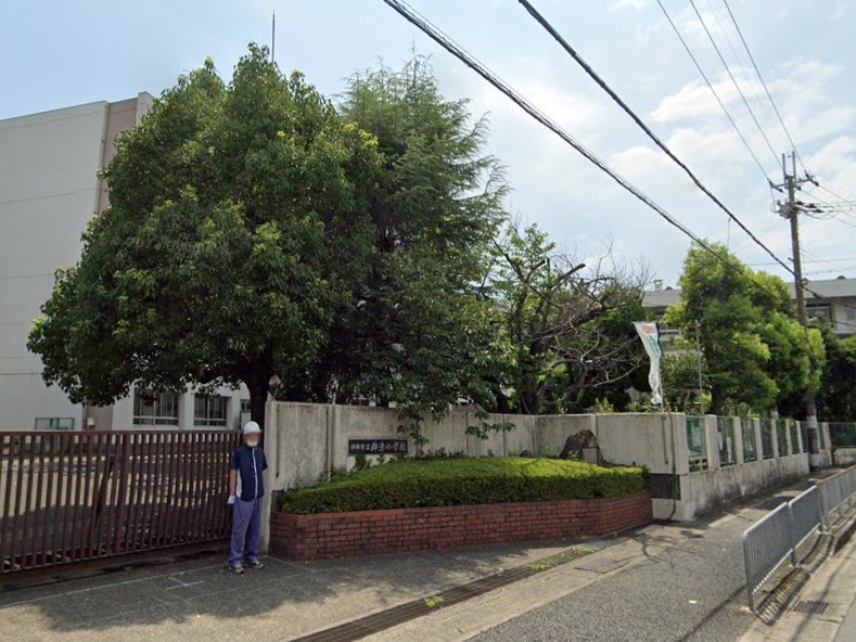 【小学校】伊丹市立神津小学校まで94ｍ