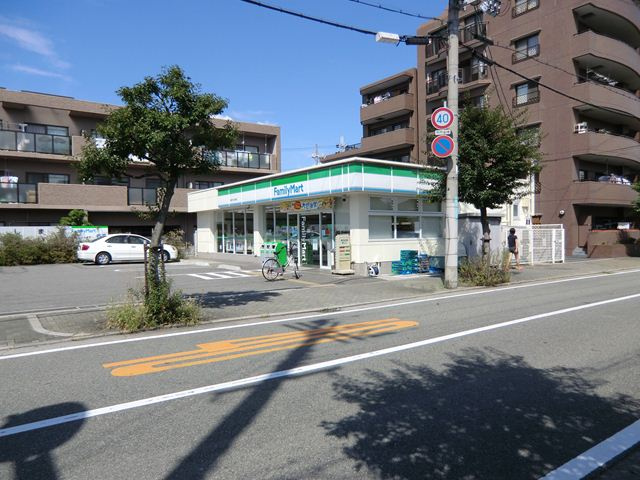 【コンビニエンスストア】ファミリーマート　尼崎大庄中通店まで224ｍ