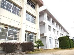 【中学校】三原市立第四中学校まで975ｍ