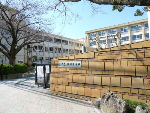 【中学校】諏訪中学校まで765ｍ