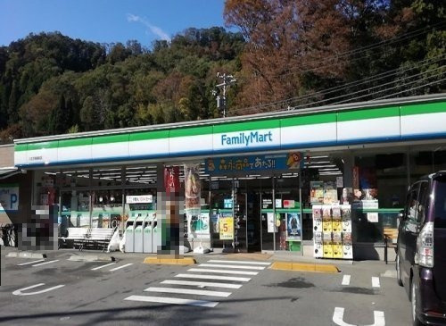 【コンビニエンスストア】ファミリーマート　八王子高尾町店まで2294ｍ
