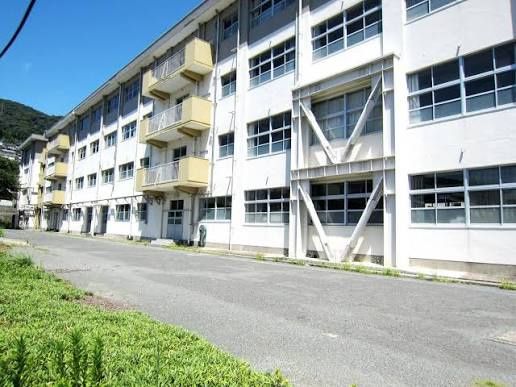 【中学校】北九州市立石峯中学校まで179ｍ