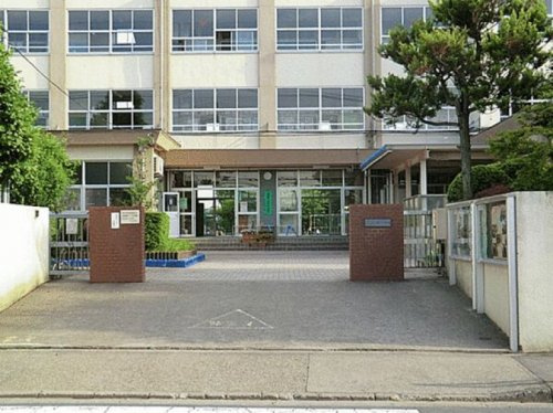 【小学校】足立区立鹿浜第一小学校まで646ｍ
