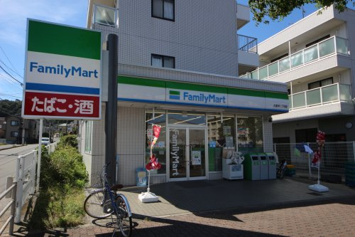 【コンビニエンスストア】ファミリーマート久里浜2丁目店まで201ｍ