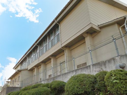 【中学校】福山市立向丘中学校まで2263ｍ