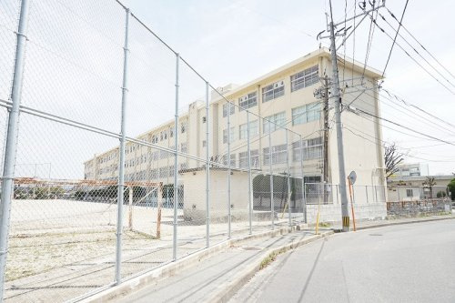 【中学校】多々良中央中学校まで733ｍ