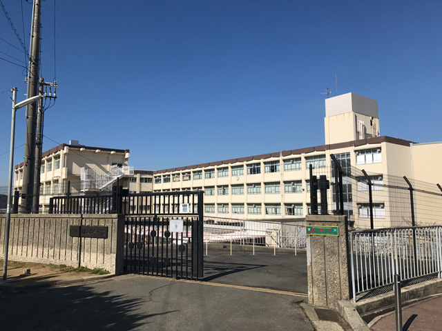 【中学校】神戸市立桃山台中学校まで560ｍ