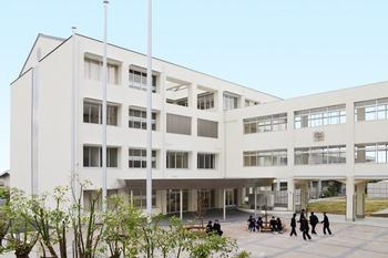【中学校】姫路市立飾磨中部中学校まで628ｍ