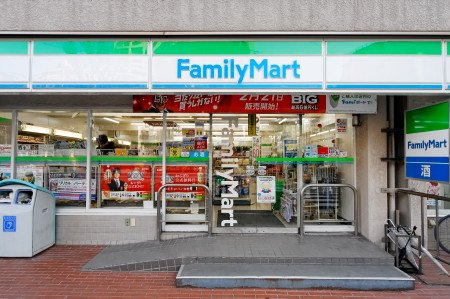 【コンビニエンスストア】ファミリーマート　江東亀戸二丁目店まで534ｍ