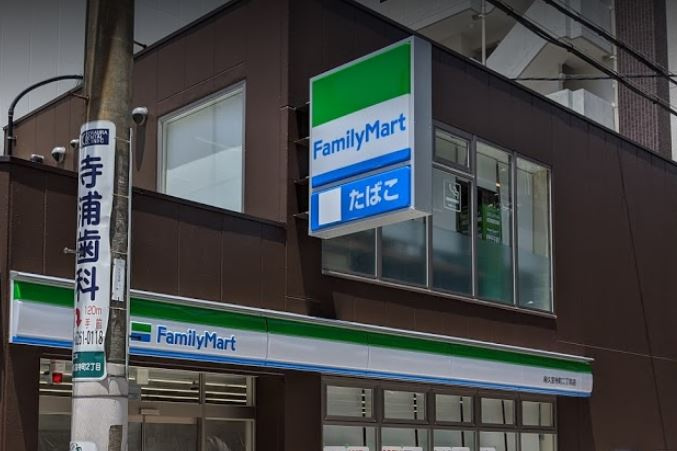 【コンビニエンスストア】ファミリーマート　南久宝寺町二丁目店まで408ｍ
