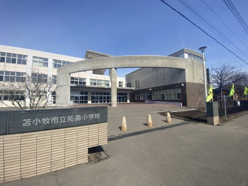 【小学校】拓勇小学校まで227ｍ