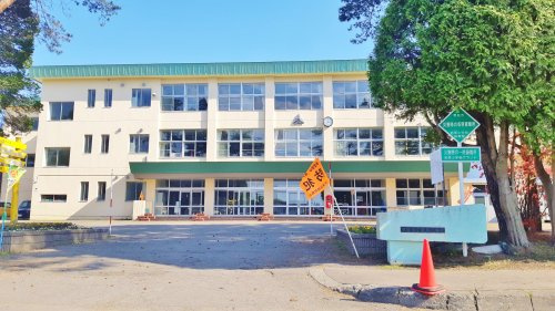【小学校】恵庭市立若草小学校まで1220ｍ