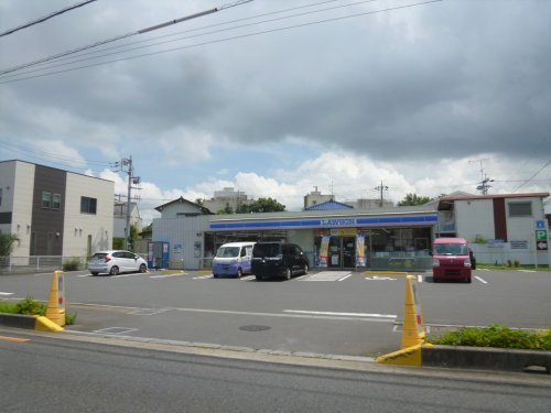 【コンビニエンスストア】LAWSON(ローソン)　東越谷四丁目店まで300ｍ