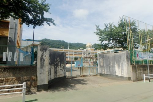 【小学校】神戸市立本山第一小学校まで438ｍ
