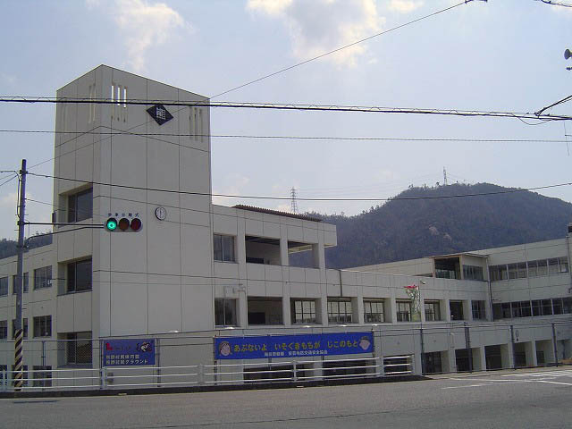 【小学校】熊野第四小学校まで1415ｍ