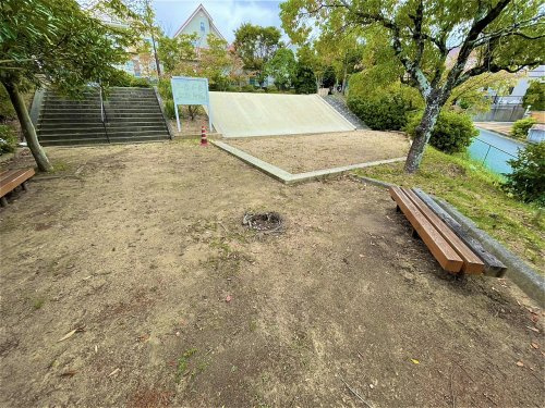 【公園】向山緑地まで354ｍ