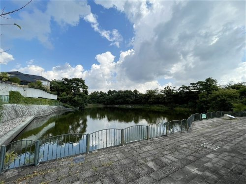 【公園】仲ノ池緑地まで975ｍ