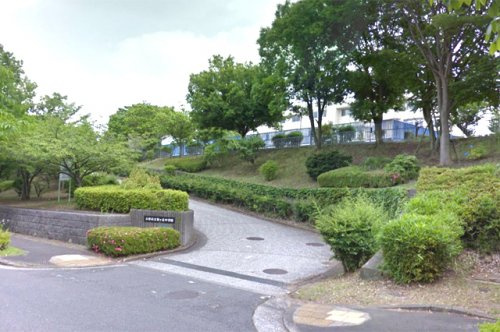 【中学校】多摩市立聖ヶ丘中学校まで676ｍ