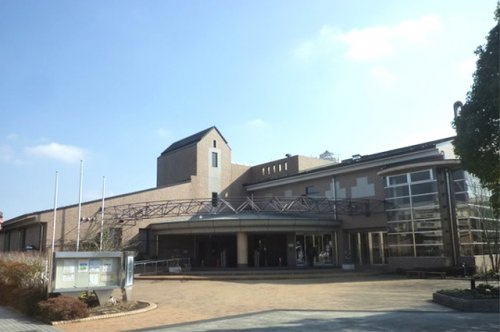 【図書館】多摩市立聖ヶ丘図書館まで439ｍ