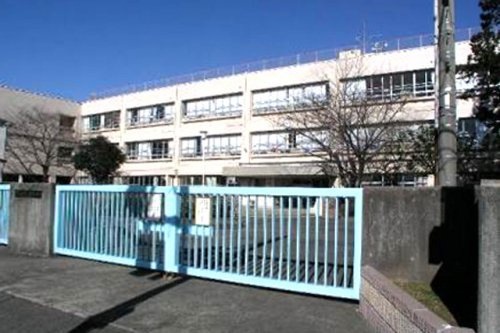 【小学校】稲城市立稲城第六小学校まで643ｍ