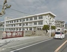 【小学校】八幡小学校まで319ｍ