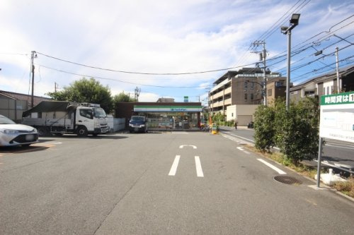 【コンビニエンスストア】ファミリーマート練馬東大泉四丁目店まで784ｍ