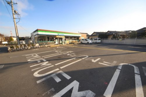 【コンビニエンスストア】ファミリーマート新座馬場店まで300ｍ